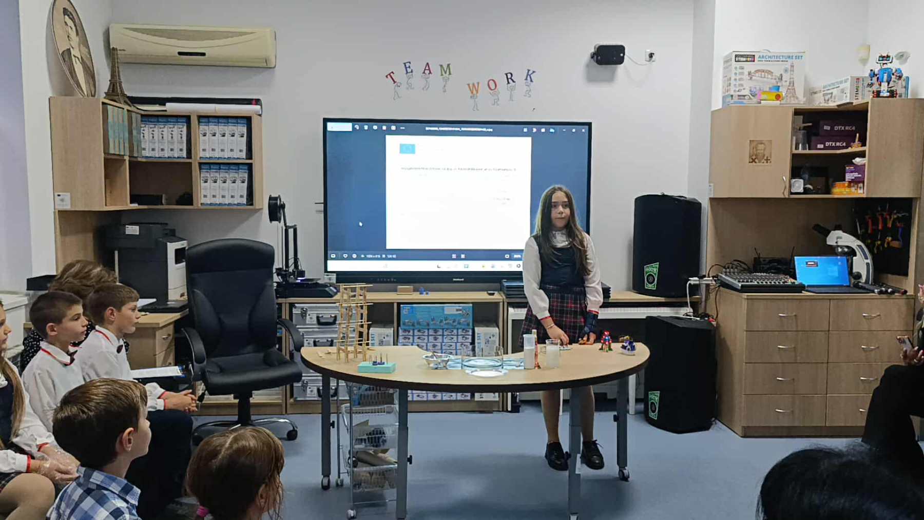 563891142_680823424612547_7405083741241319394_n